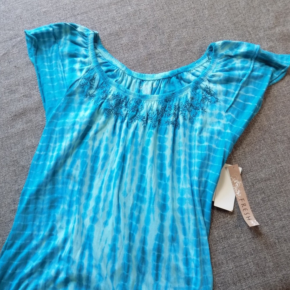 Fresh T-shirt Women Small Blue NWT Tie Dye Beaded Scoop Neck Short Sleeve